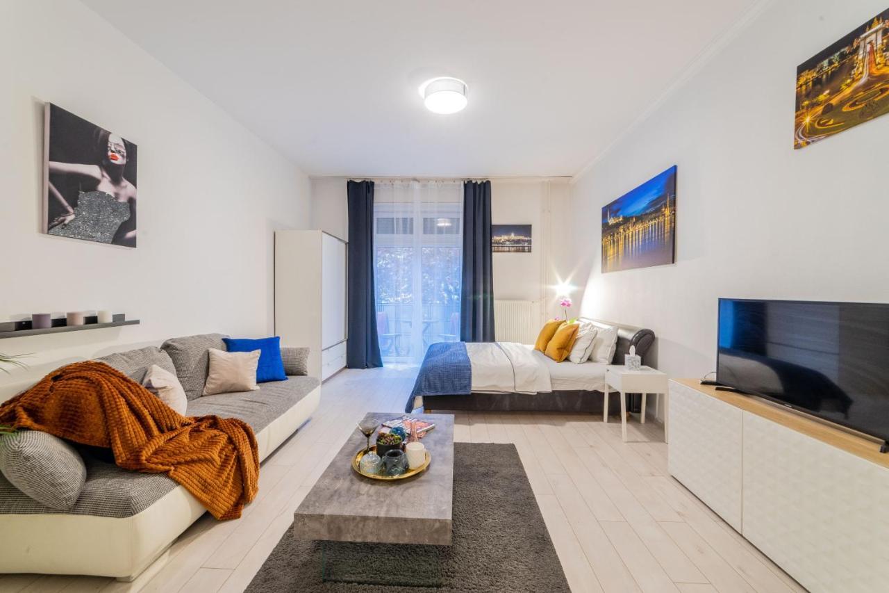 Del Mar Apartment บูดาเปสต์ ภายนอก รูปภาพ