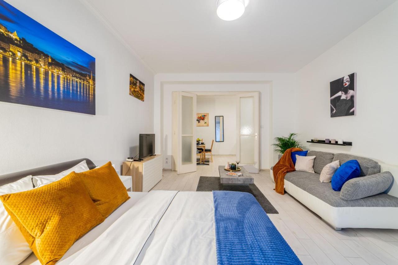 Del Mar Apartment บูดาเปสต์ ภายนอก รูปภาพ