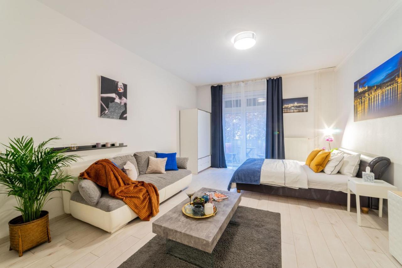 Del Mar Apartment บูดาเปสต์ ภายนอก รูปภาพ