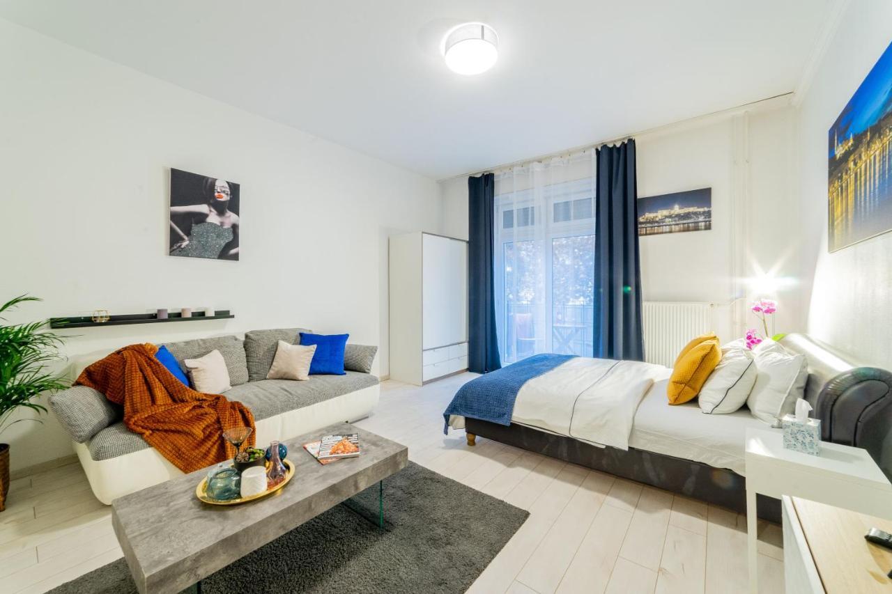 Del Mar Apartment บูดาเปสต์ ภายนอก รูปภาพ