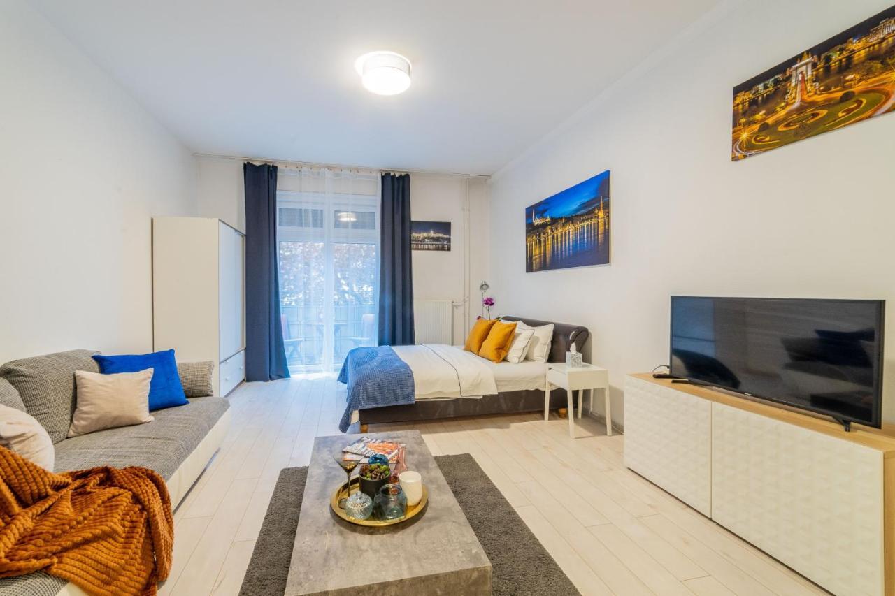 Del Mar Apartment บูดาเปสต์ ภายนอก รูปภาพ